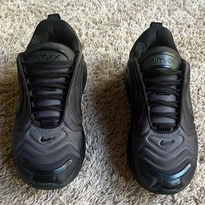Nike AIR MAX 720 GS TRIPLE BLACK youth SIZE 4.5